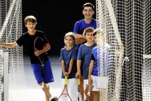 Kidstennis in kleinen Gruppen und Wettkampftraining mit starken Junioren!